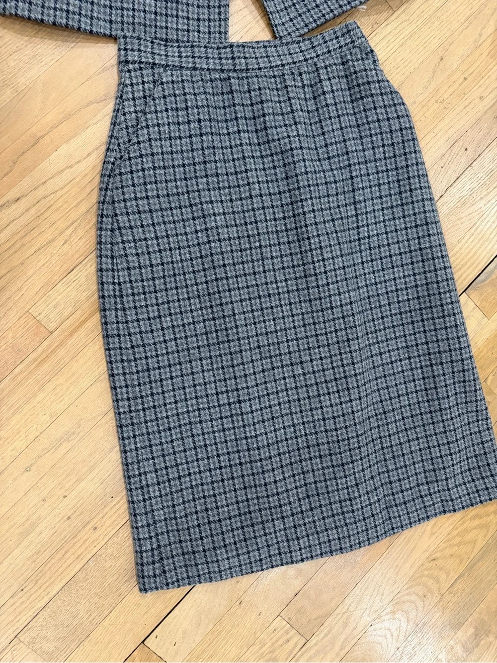 Vintage wool blazer and skirt set size 2
